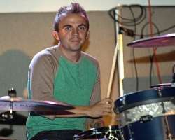 Not only Muniz is an actor but also a drummer and worked for two years in the  Kingsfoil band in York.